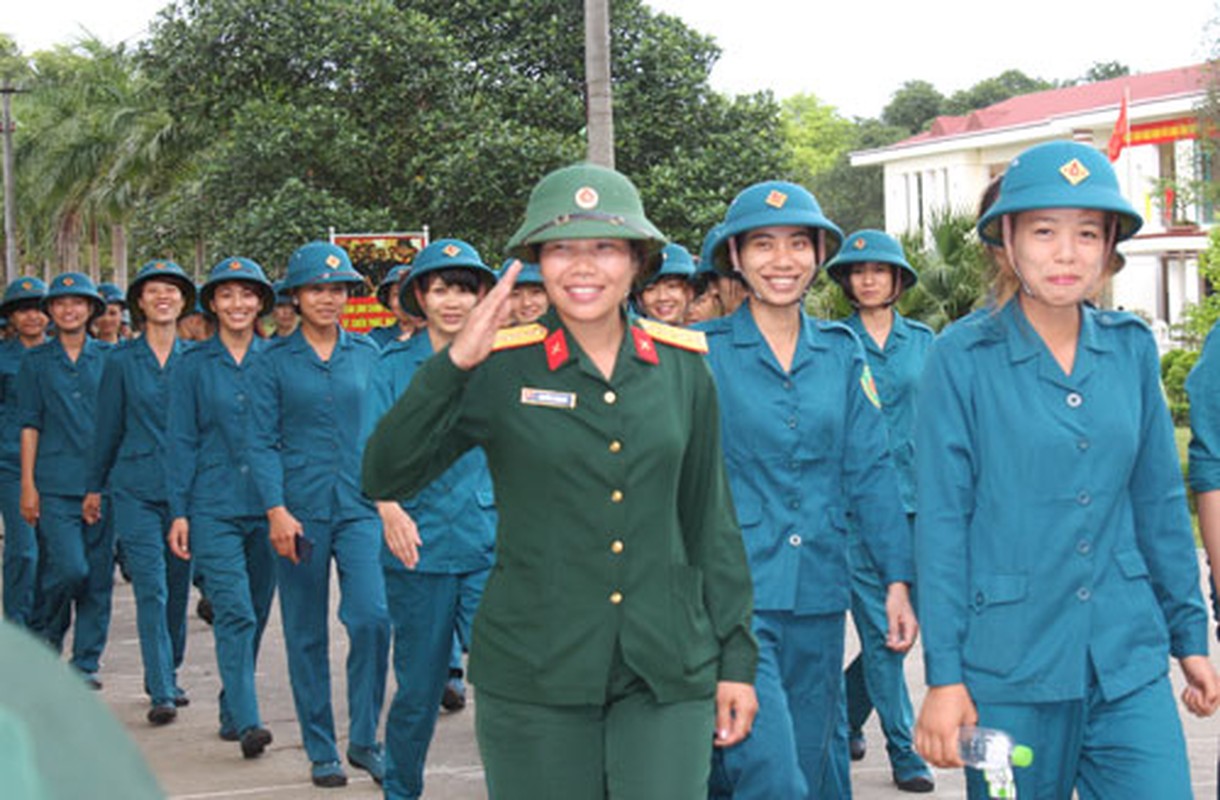 Can canh chien si nam, nu tap luyen dieu binh ngay 2/9